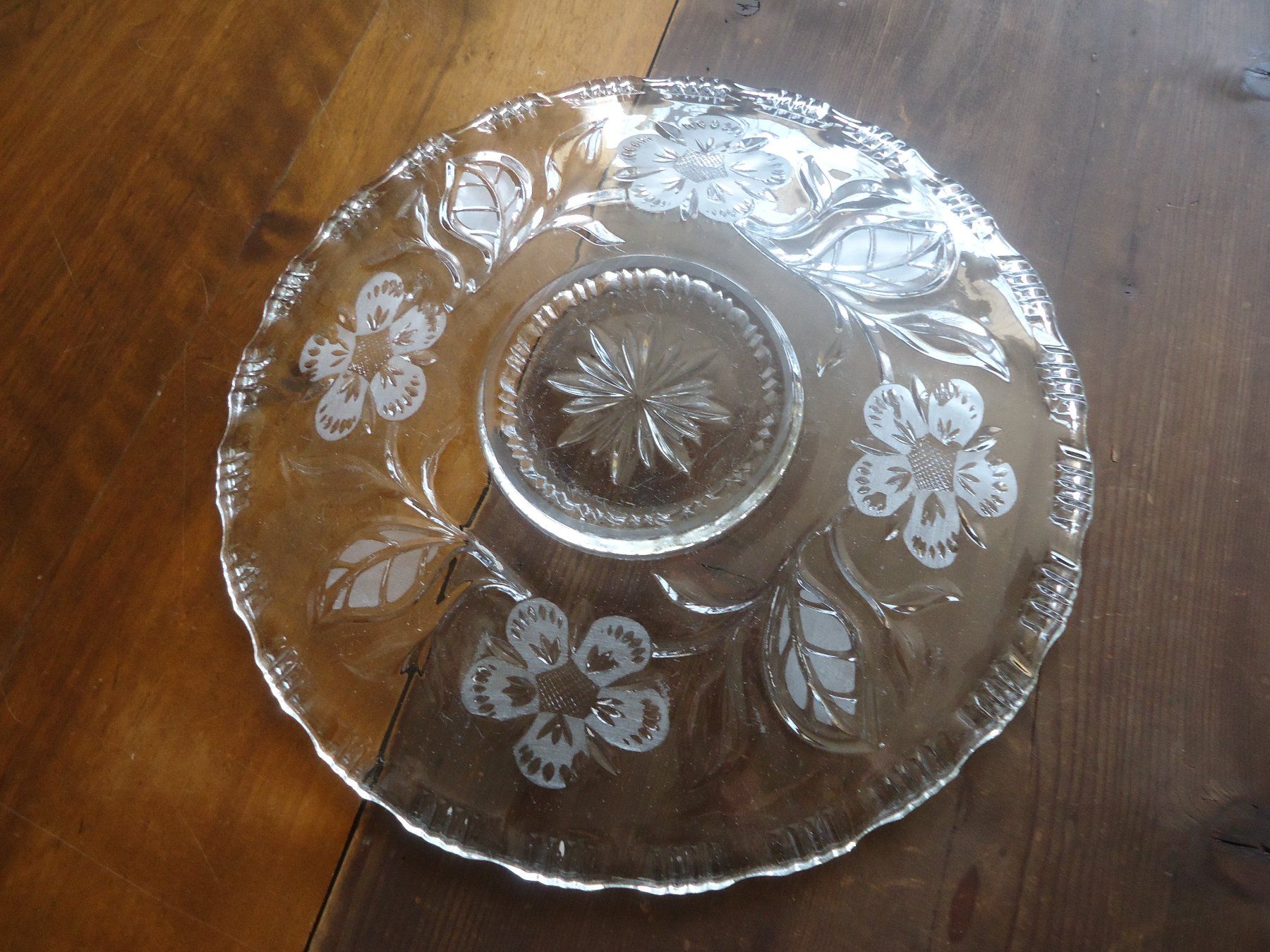 Piatti di portata: Vintage - Plat à gâteau en verre taillé – Usato da Vessy venduto da mafabe 2