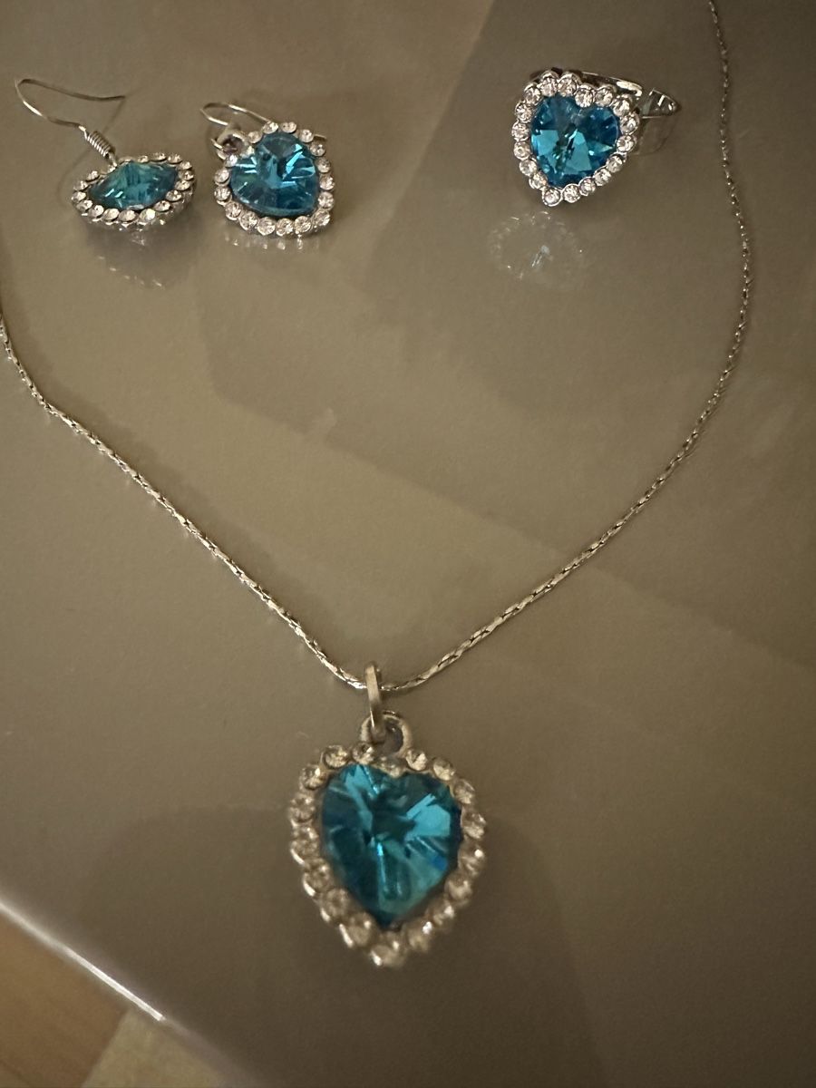 Ketten: Schmuck Halskette mit Herz Anhänger – Neu und originalverpackt aus Frümsen von Swissline90 1