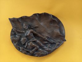 Plaque décorative en bronze Marianne chargeant avec un poilu