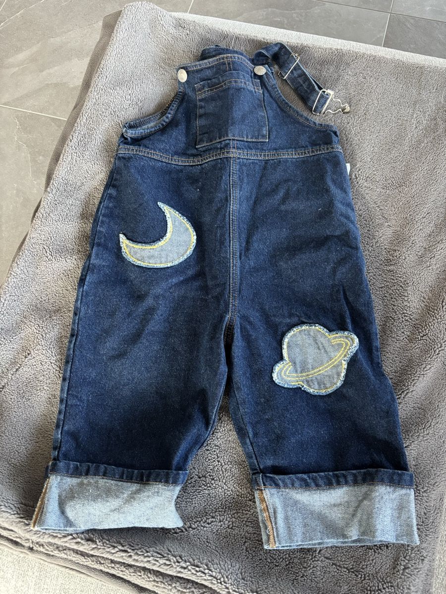 Jeans: Latzhose 3-4 jährig – Usato da Flims Dorf venduto da maria1988