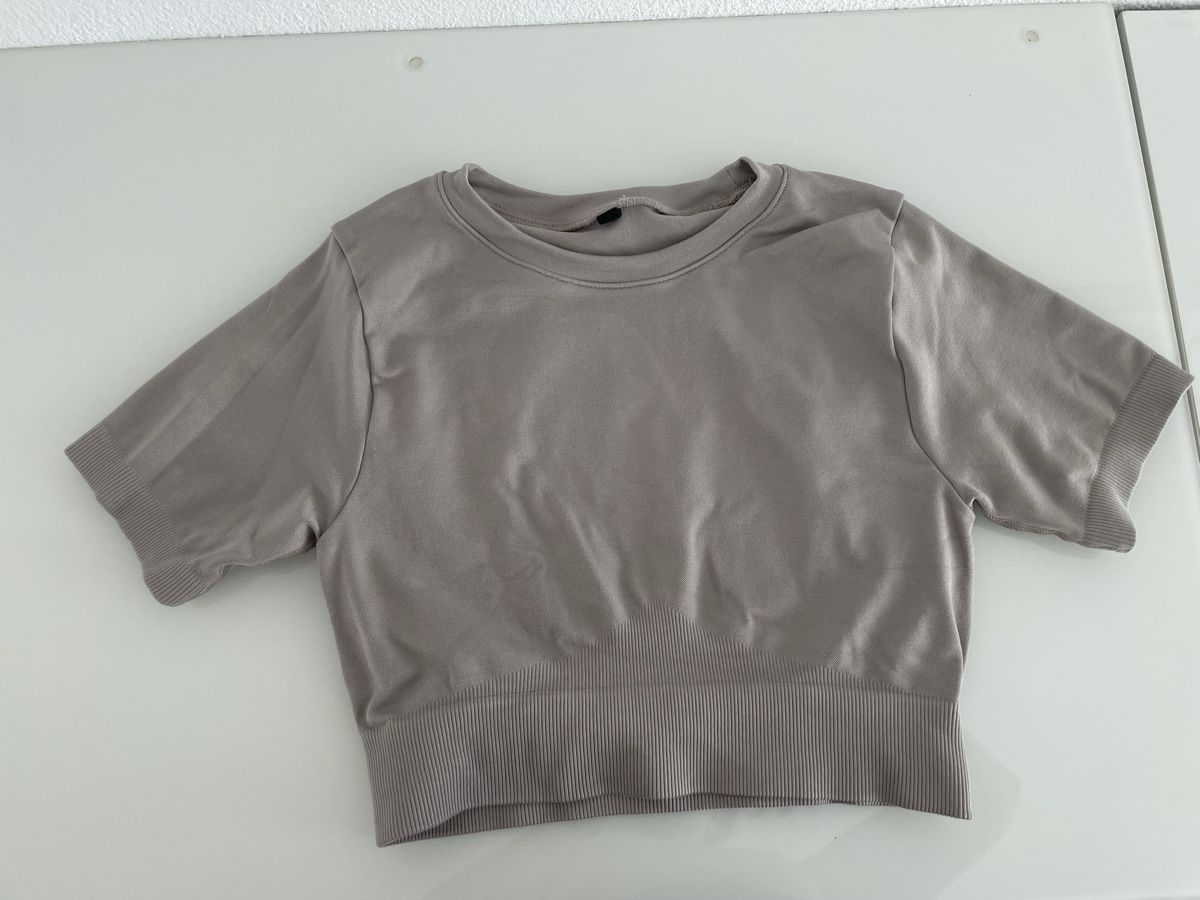 Teveo Tops: Teveo CropTop Sensation beige – Gebraucht aus Fällanden von hannah_bofinger