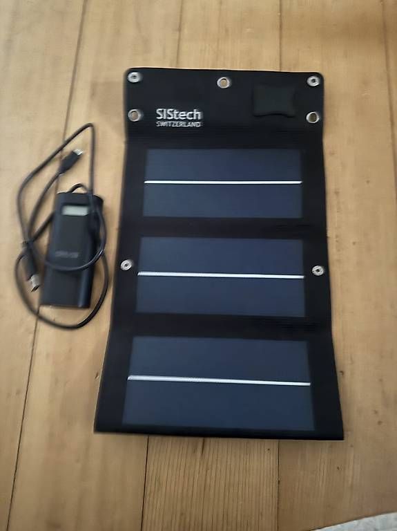 Dispositivi a energia solare: sistech switzerland solarpanel solar ladegerät – Usato da Bern venduto da vira1