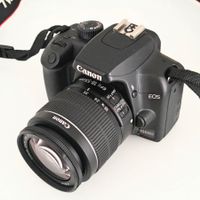Canon EOS 1000D mit EF-S 18-55mm Objektiv – Set mit Zubehör