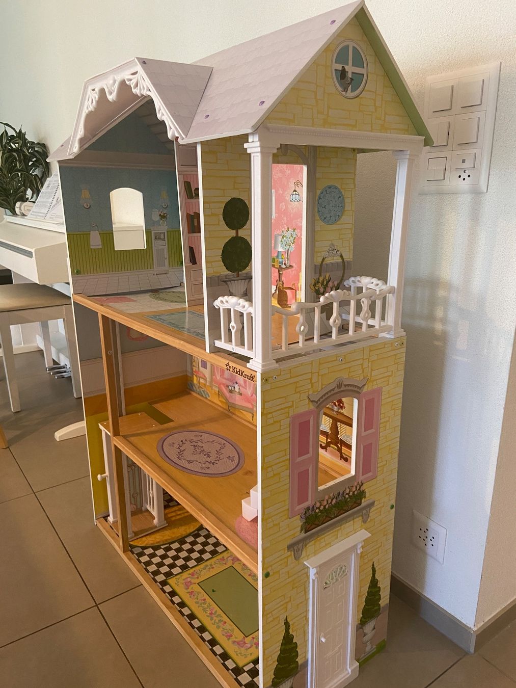 Case e mobili per bambole: Puppenhaus aus Holz – Usato da Dübendorf venduto da cristina.oltean 1