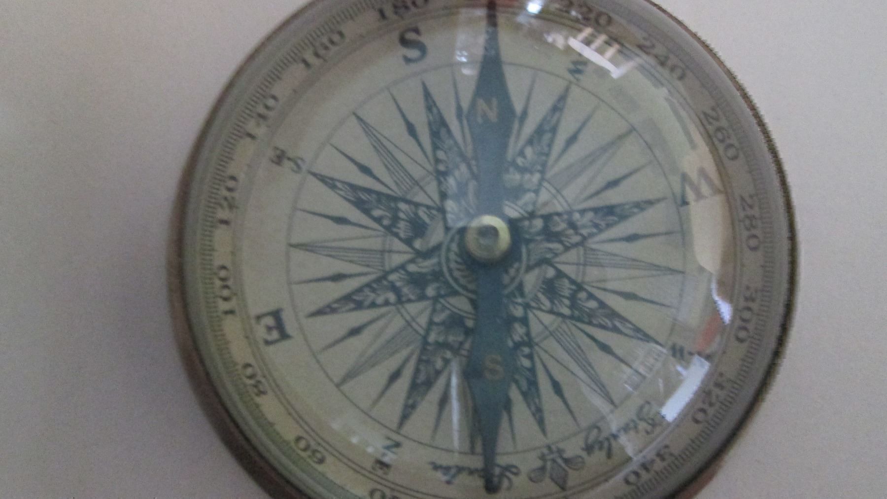 GPS & Strumenti di misurazione: Wunderschöner nostalgischer Schiffskompass Replik brüniert – Nuovo (secondo la descrizione) da Drochtersen venduto da Simonchen 1