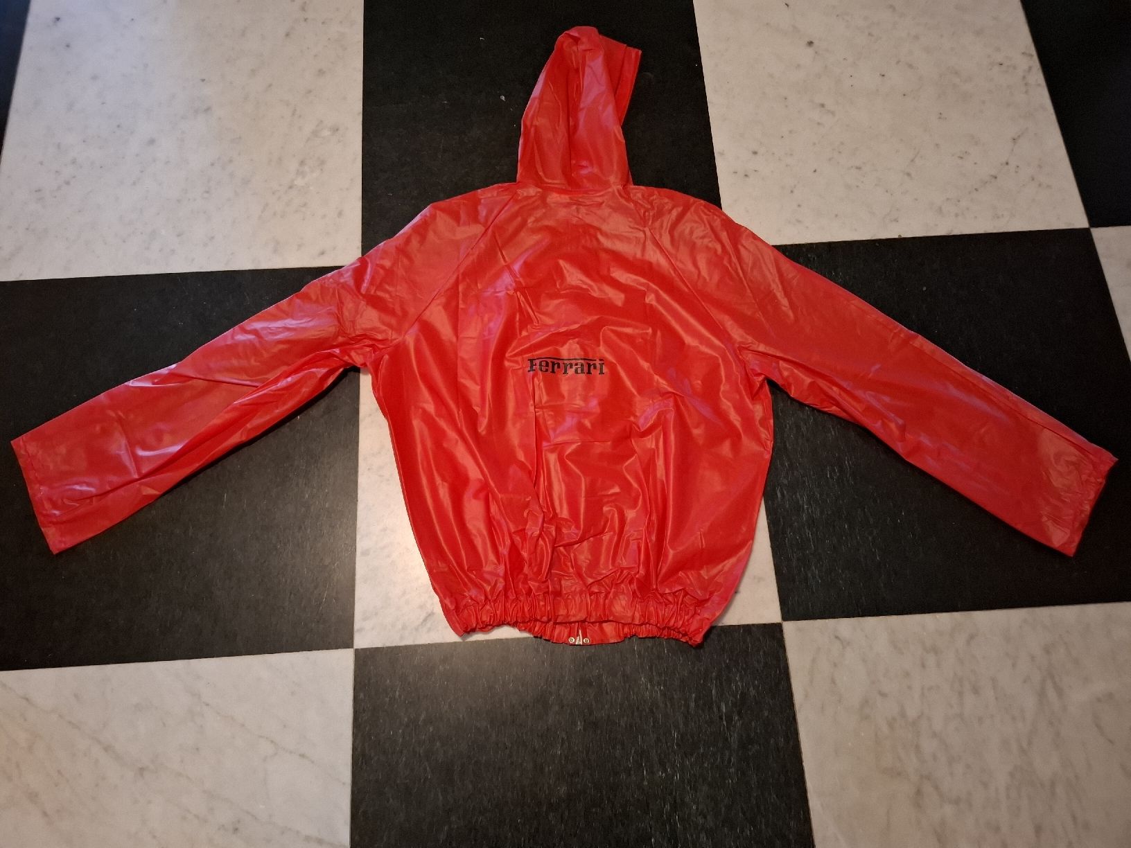 Ferrari Jacken: Veste imperméable / coupe-vent rouge Ferrari  – Gebraucht aus Le Locle von Maria.222 4