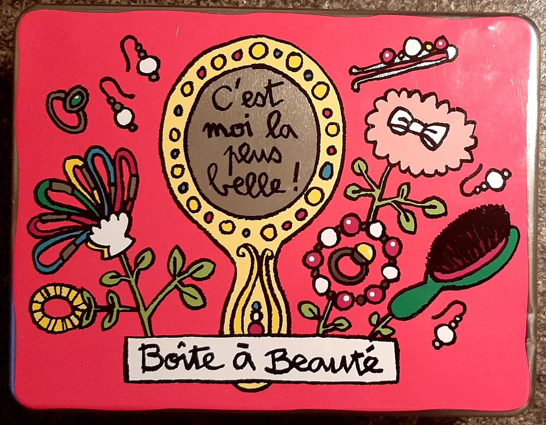 Autres articles pour la maison: Boîte "boîte à beauté" – D'occasion à Montet (Glâne) par Koada2