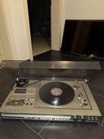 Vintage Stereoanlage mit Plattenspieler und Kassettendeck