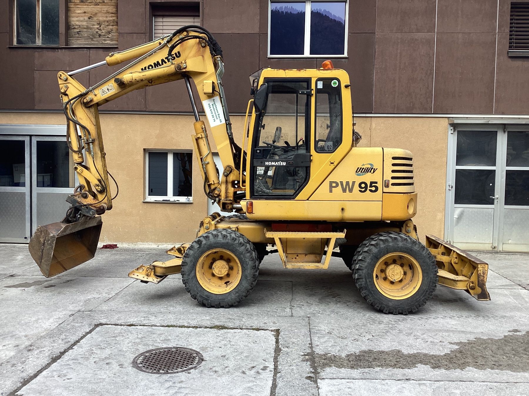Komatsu Bagger: Pneubagger Komatsu PW95 – Gebraucht aus niederurnen von  1
