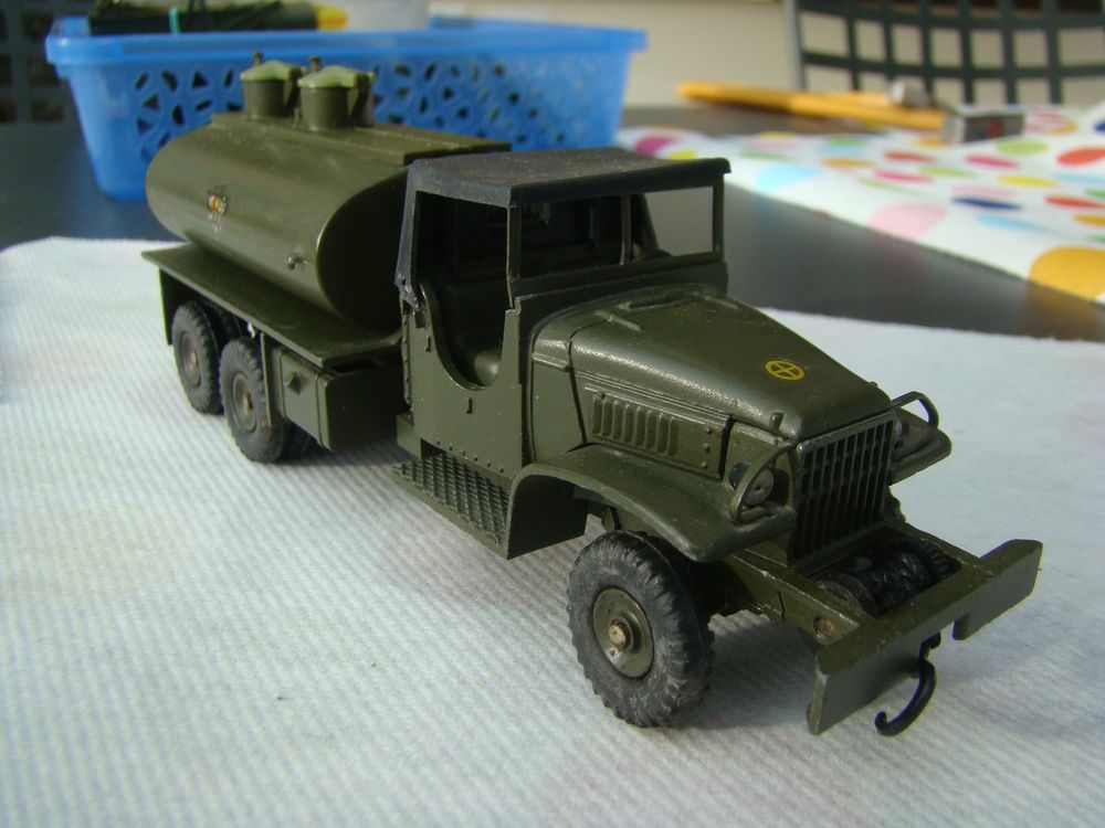 Dinky Toys France N°823 – GMC Militaire Citerne – échelle 1:43 – Boîte D'origine