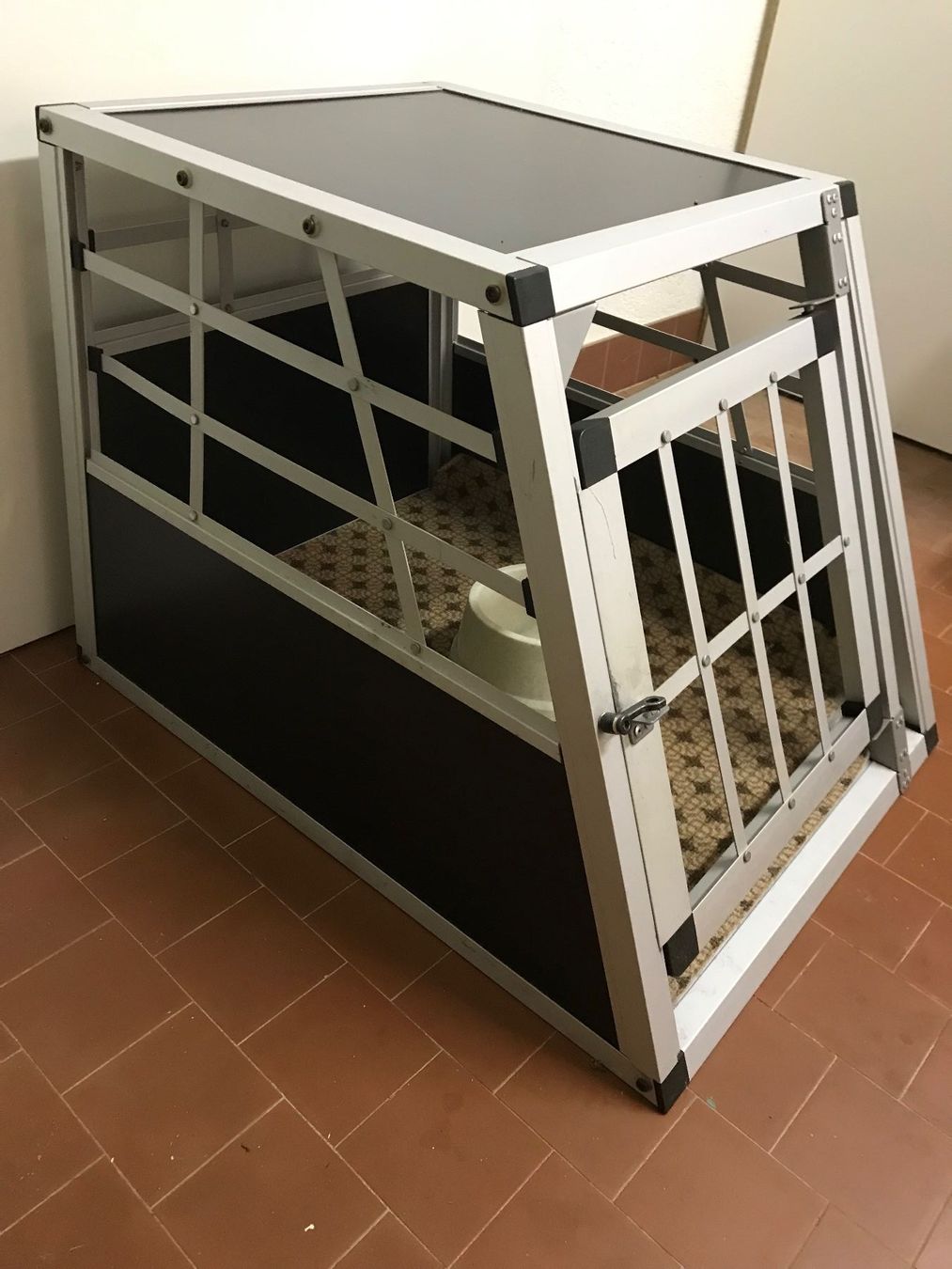 Gabbie, trasporto & Sicurezza: Hundebox – Usato da Birmensdorf venduto da Sirko5