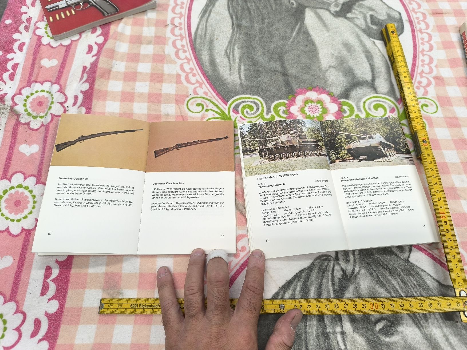 Bücher: Buch... Hand-feuerwaffen / Moderne Panzer – Gebraucht aus Cama von anto_a 2