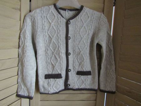 Gr. 110/116, Strickjacke im Trachtenstil mit Zofpmuster