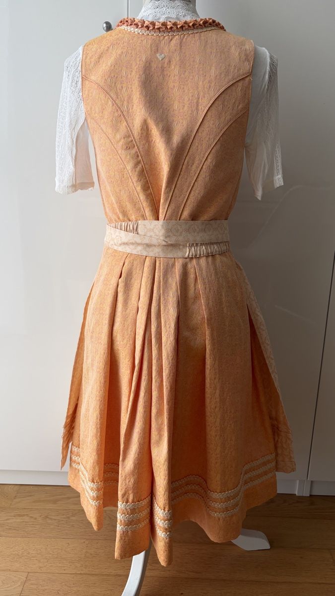 Kleider: Dirndl (von Julia Trentini) – Gebraucht aus Büron von B1893 1