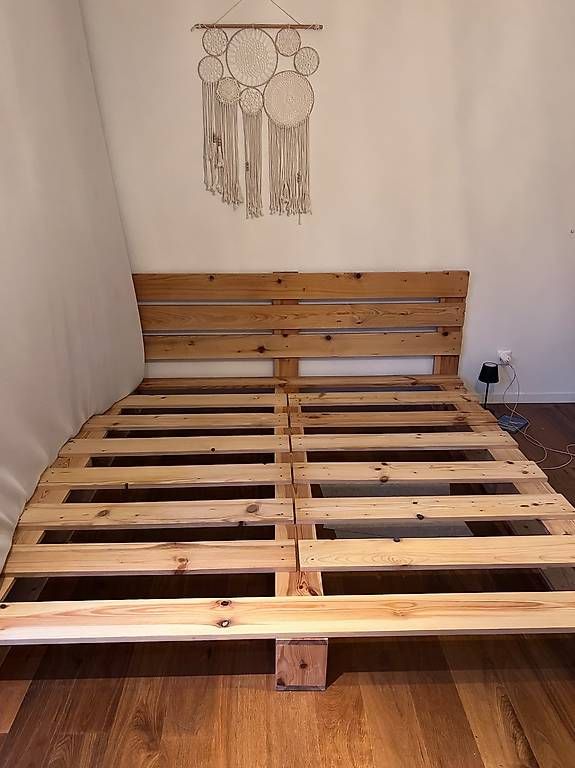 Betten: Palettenbett – Gebraucht aus Mollis von francis-francis