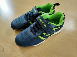 Jungen Hallenturnschuhe Kangaroos blau Gr 33 NEU!
