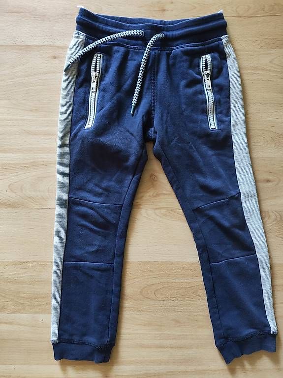 Lots de vêtements: Hosen-Set, 4-teilig – D'occasion à Niederrohrdorf par Gunboomcat 4