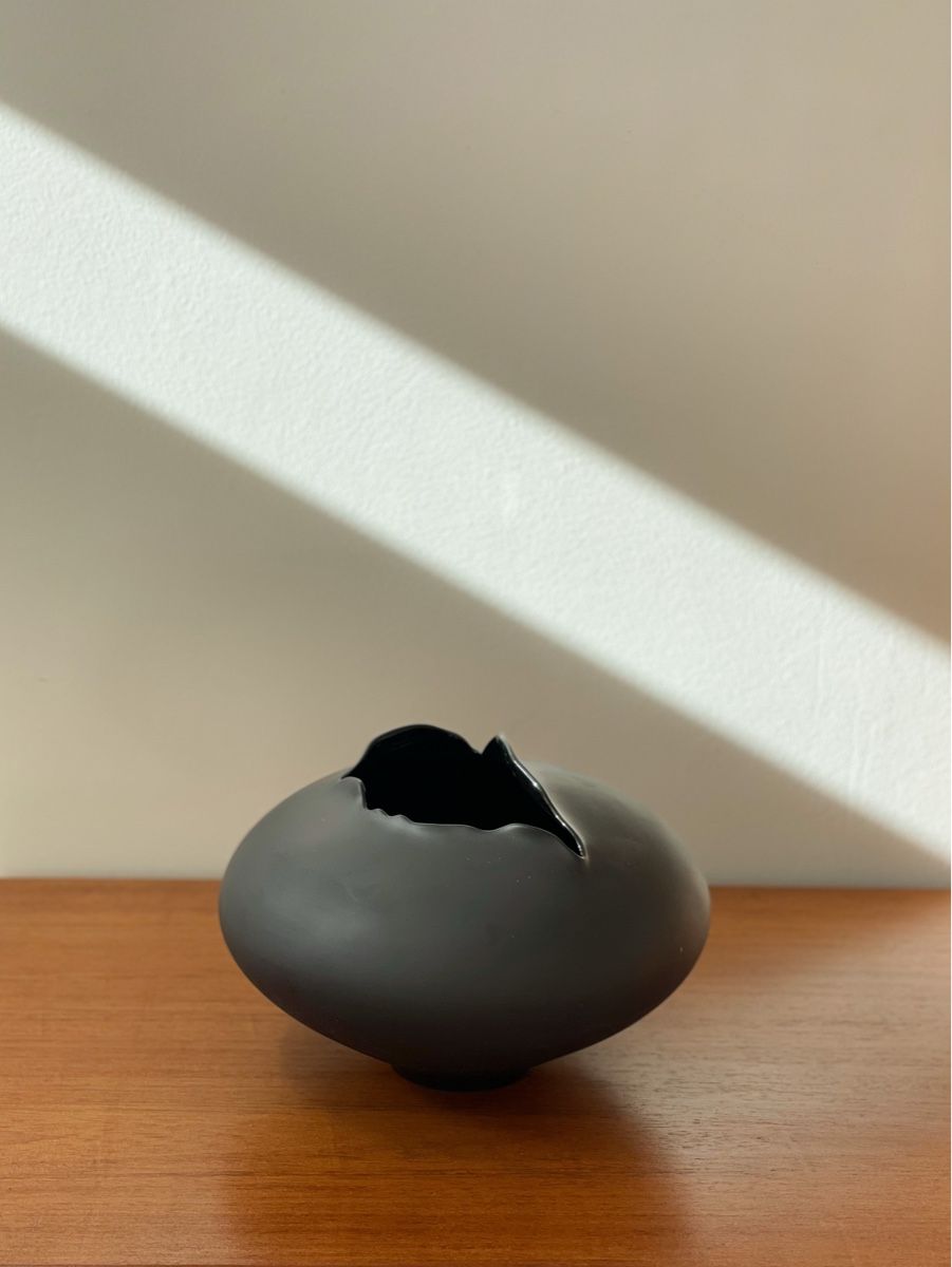 Vase & Récipients: Grand vase sculptural – D'occasion à Mont-sur-Rolle par G1970 2