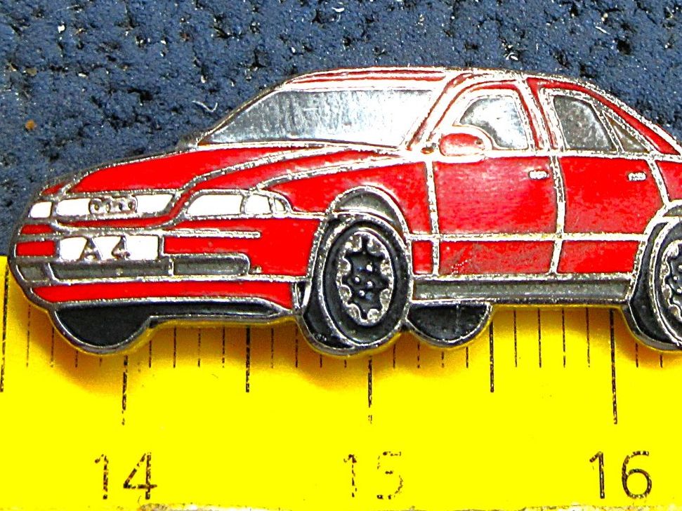 Audi Placchette & Badge: AUDI A4 ROT AUTO PIN ENAMEL MIT SECURITY-CLIP – Usato da Ettingen venduto da Hausi4711 1