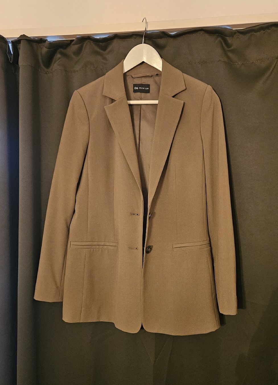 C&A Completi, tute sportive e funzionali: Blazer in Olive – Nuovo (secondo la descrizione) da Schmerikon venduto da kle_mc5s 1