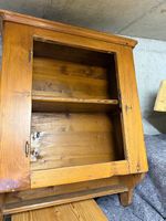 Antiker Wandschrank