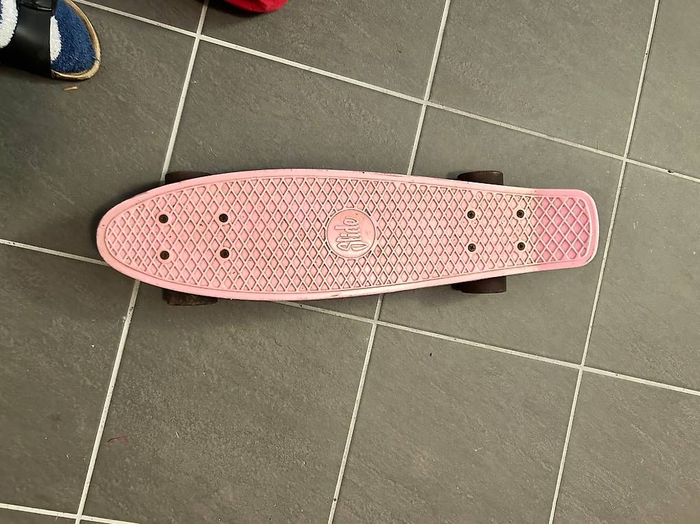 Skateboards: Cooles Penny Board Skateboard in Rosa – Gebraucht aus Oftringen von Solima