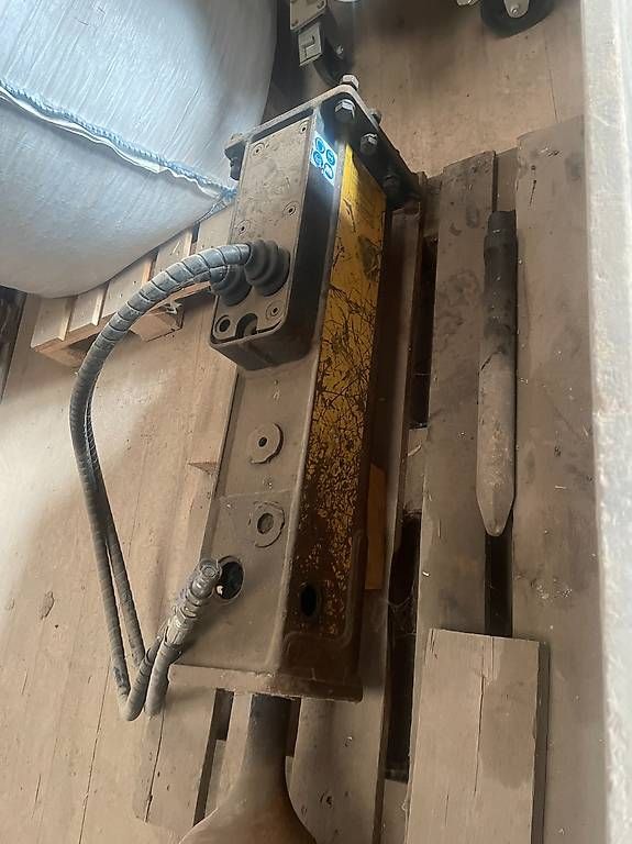 Bagger: Hydraulik Abbauhammer mit Rammglocke – Gebraucht aus Kloten von Ufa0 4