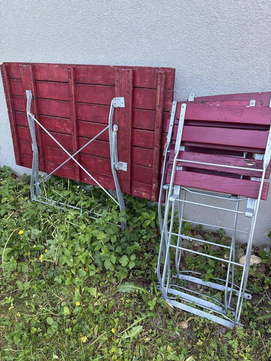 Set di tavolo e panche: Holzgartentisch mit Stühlen – Usato da St. Gallen venduto da DePf 6