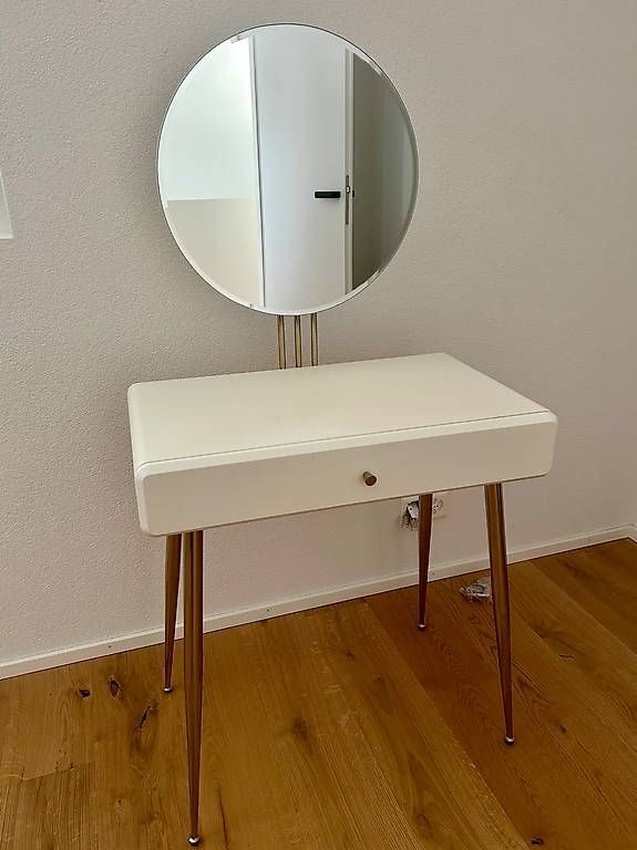 Coiffeuses: Eleganter Frisiertisch mit Spiegel – D'occasion à Hellikon par sar_b7xz 1