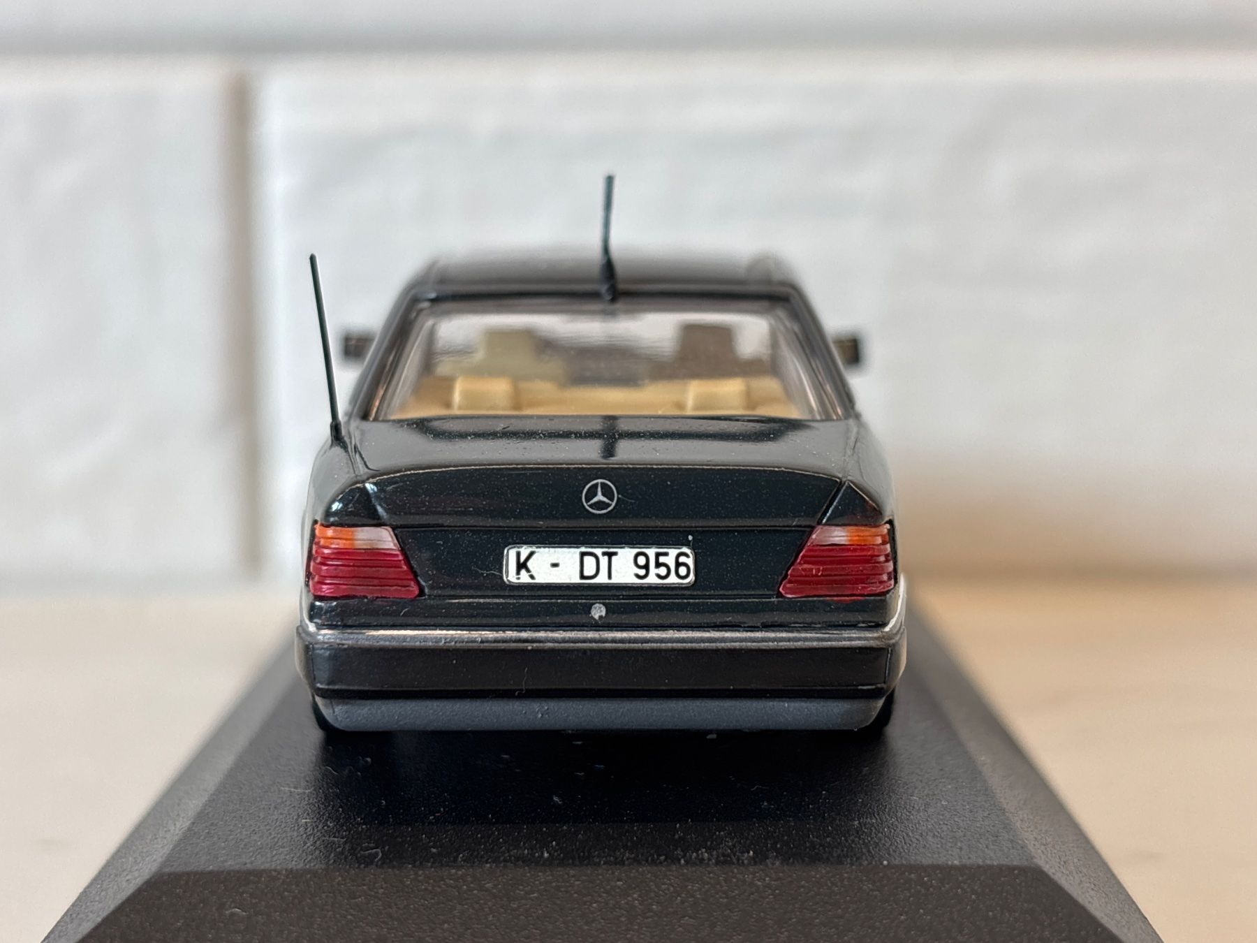 Minichamps Modellautos: Minichamps Mercedes 300 E 1/43 – Gebraucht aus Gollion von Hampton 2