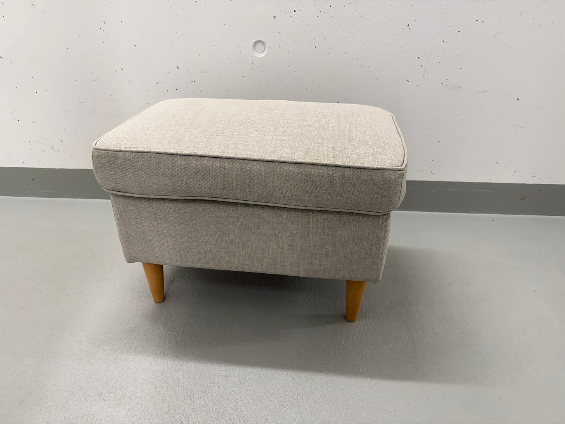 Ikea Poltrone: IKEA STRANDMON beige mit Hocker – Usato da Untersiggenthal venduto da flexodietrich 1