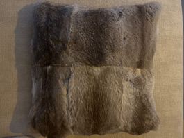 Zierkissen mit Fellbezug braun schwarz gebraucht