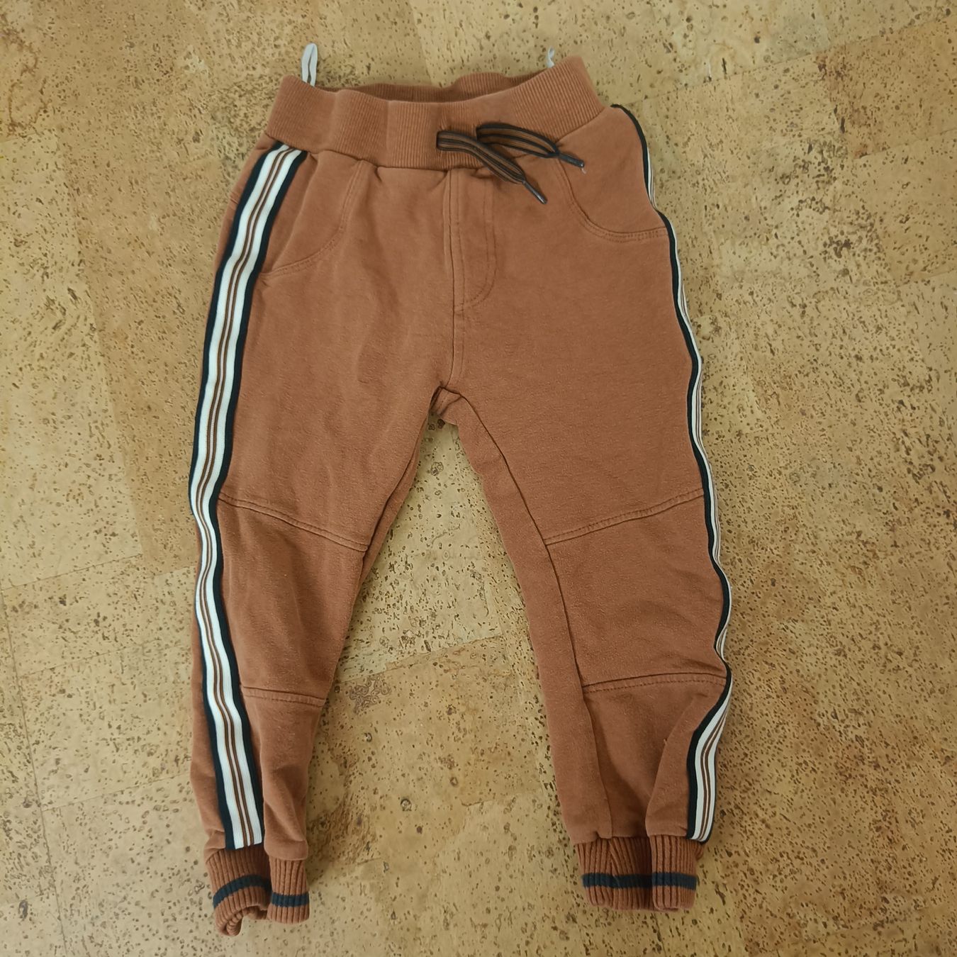 Pantalons: Trainerhose Grösse 92 – D'occasion à Jaberg par urig17.
