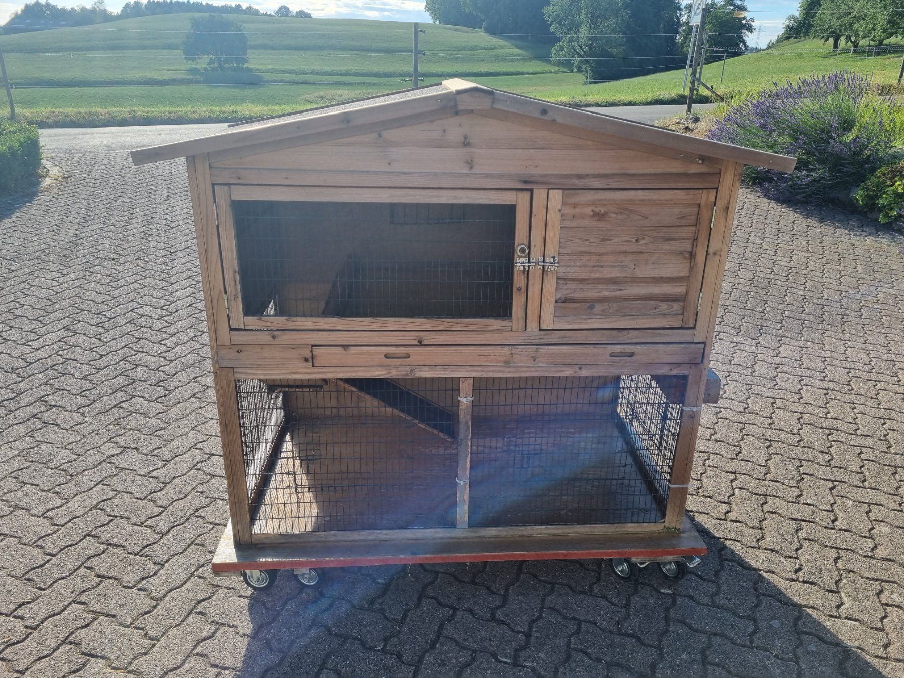 Cages, transport & sécurité: Kaninchenstall auf Rollen – D'occasion à Dürnten par BiniaR 9
