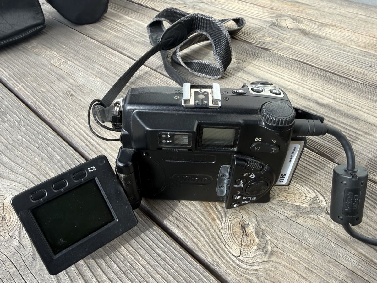 Nikon Kamera: Nikon COOLPIX5000 Digital Caméra – Gebraucht aus La Tour-de-Peilz von 3RST 4