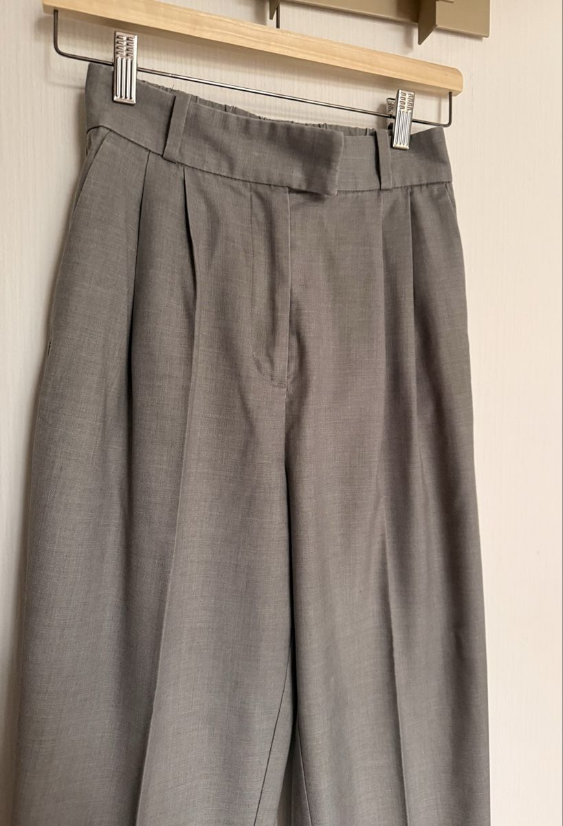 H&M Pantaloni: Pantalon gris élégant 34/36 H&M – Usato da Monnaz venduto da MDVintage 1