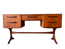 Bureau d'inspiration scandinave par Victor Wilkins pour G-pl