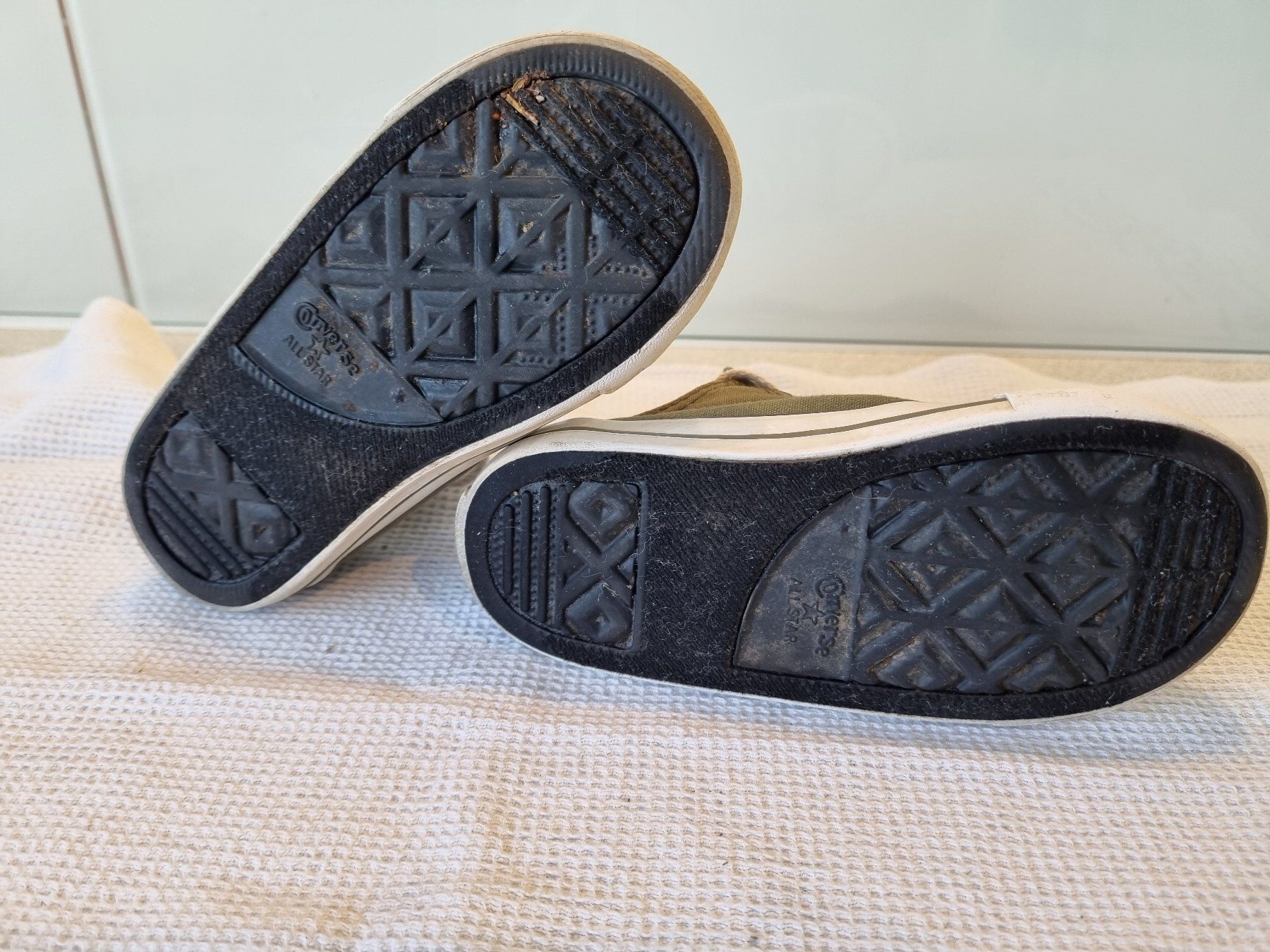 Converse Scarpe da uomo: Converse Sneakers, olivgrün. Grösse 25 – Usato da Hinterkappelen venduto da Anbal 1