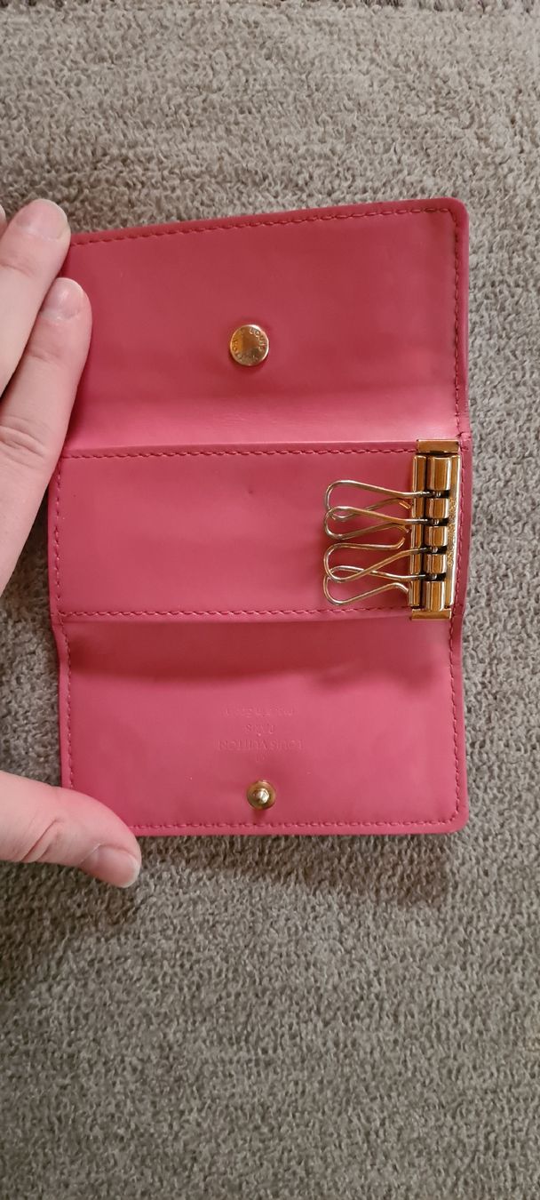 Louis Vuitton Altro in  Abbigliamento & Accessori: Louis Vuitton Schlüsselmäppchen Rosa – Usato da Rebstein venduto da Soju3 1