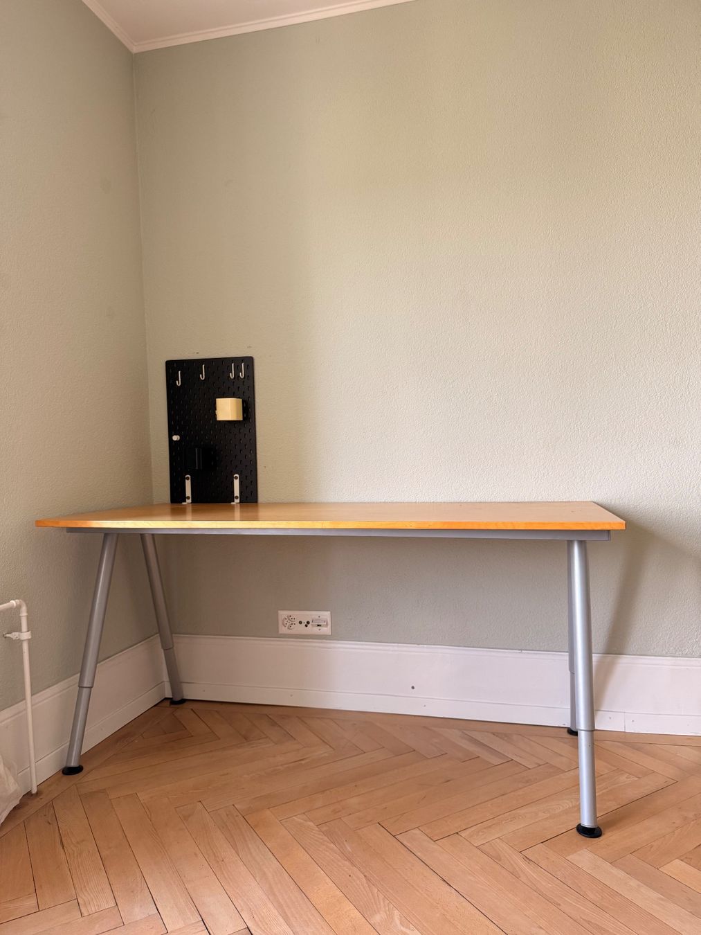 Ikea Scrivanie: IKEA Schreibtisch – Usato da Zürich venduto da sof_jg7v 1