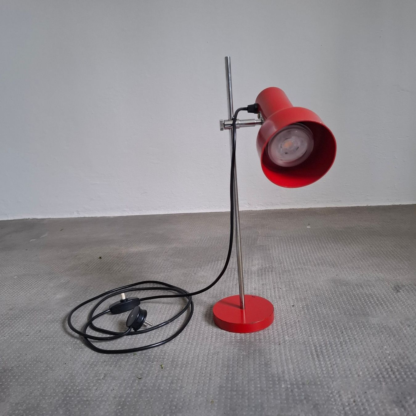 Lampade: Lampe de bureau Spot rouge retro 1970 – Usato da Neuchâtel venduto da Rochawood 1