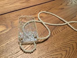 Glitzer Handyhülle mit Perlenkette, iPhone 12 pro max