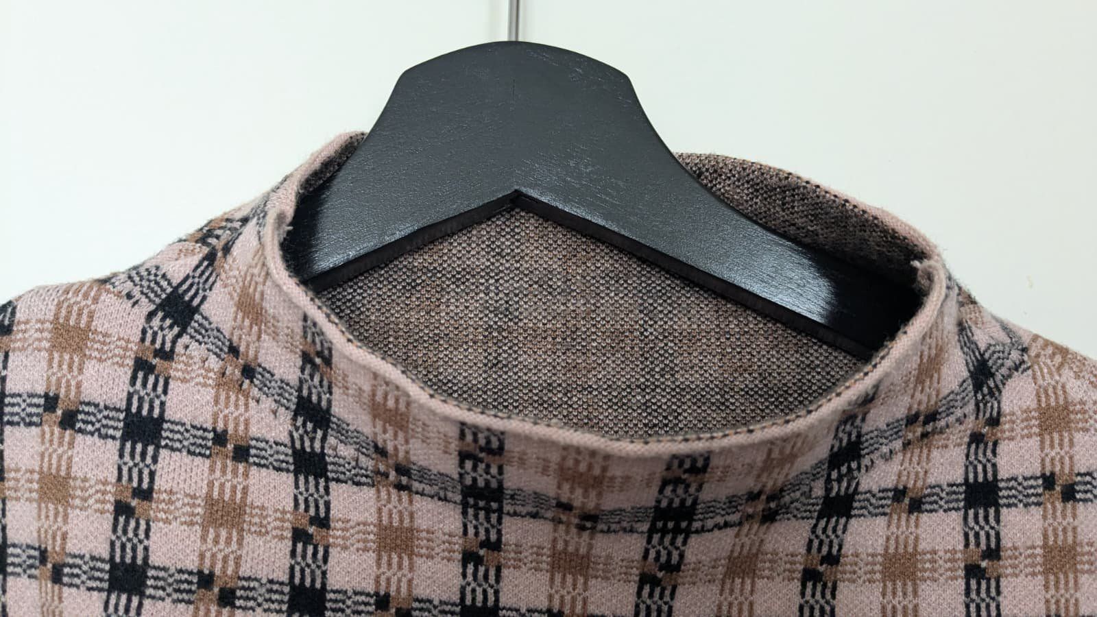 Pulls & Sweat-shirts: Pull à col roulé avec boutons dorés – Neuf (Voir description) à Morges par aya_65lb 1