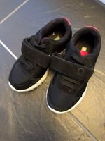 Tennis noires Benetton taille 26