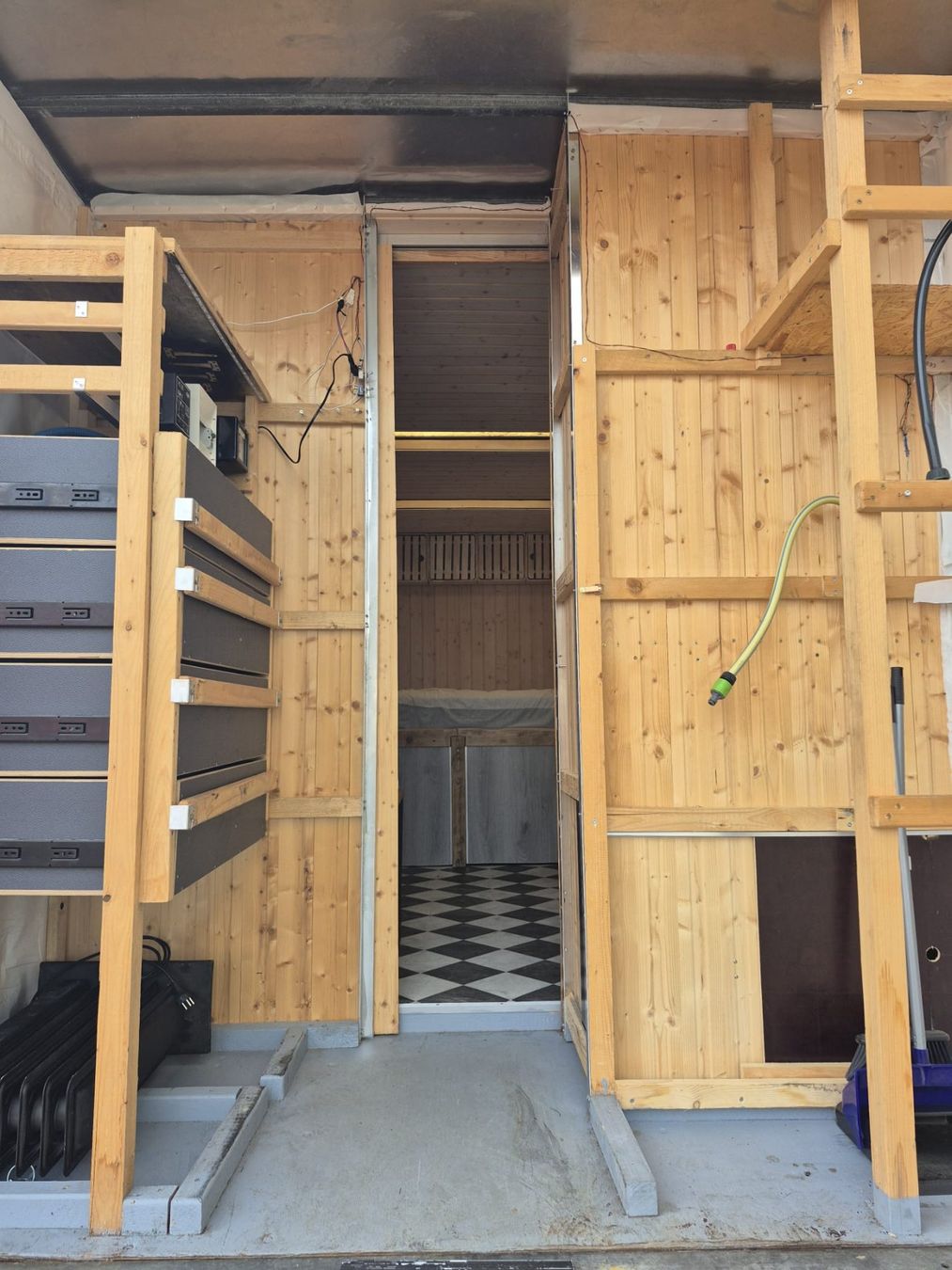 Mobilhome: Wohncontainer / Tinyhouse / Wohnwagen / Campingaufbau – Gebraucht aus Jona von LMB-Maschinen 3