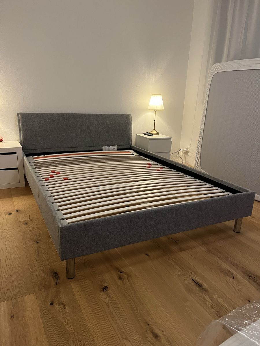 Lits: Bett mit Lattenrost 140x200cm  – D'occasion à Tegerfelden par ana_nr8w 1
