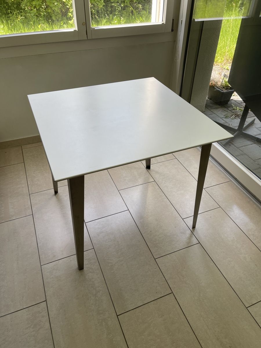 Tavoli: Tisch aus Metall 80x80 – Usato da Zürich venduto da Pitschi17