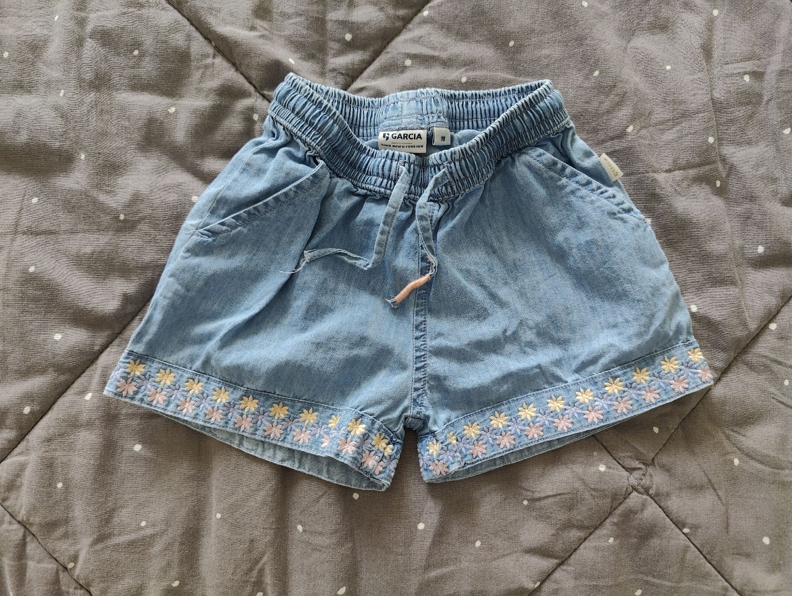 Lotti & Set di vestiti: Kleiderpaket Mädchen Grösse 98  – Nuovo (secondo la descrizione) da Zürich venduto da sof_f2ts 1