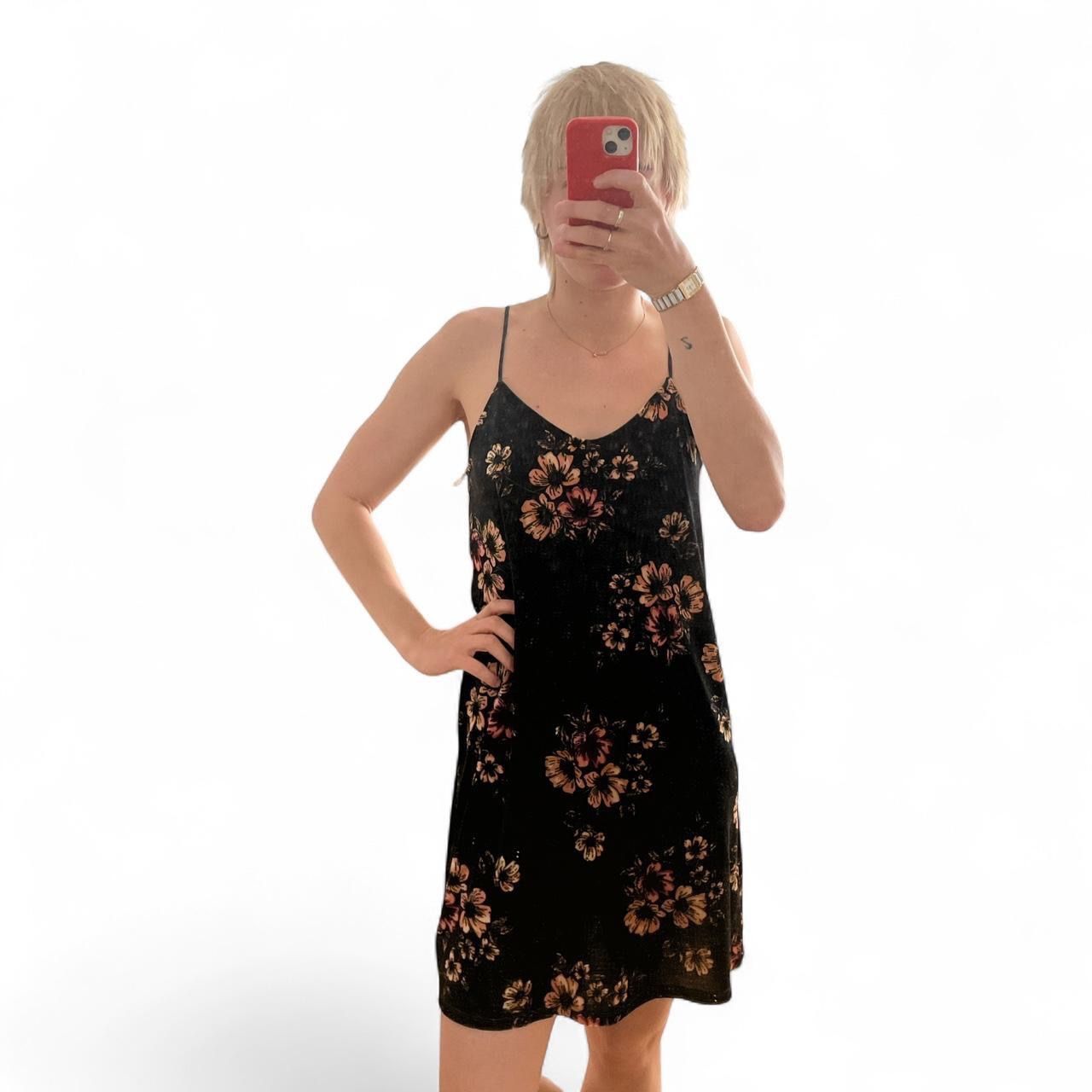 Only Vestiti: Kleid Samt Blumenmuster Grösse M – Usato da Zürich venduto da lil_rxs5 2