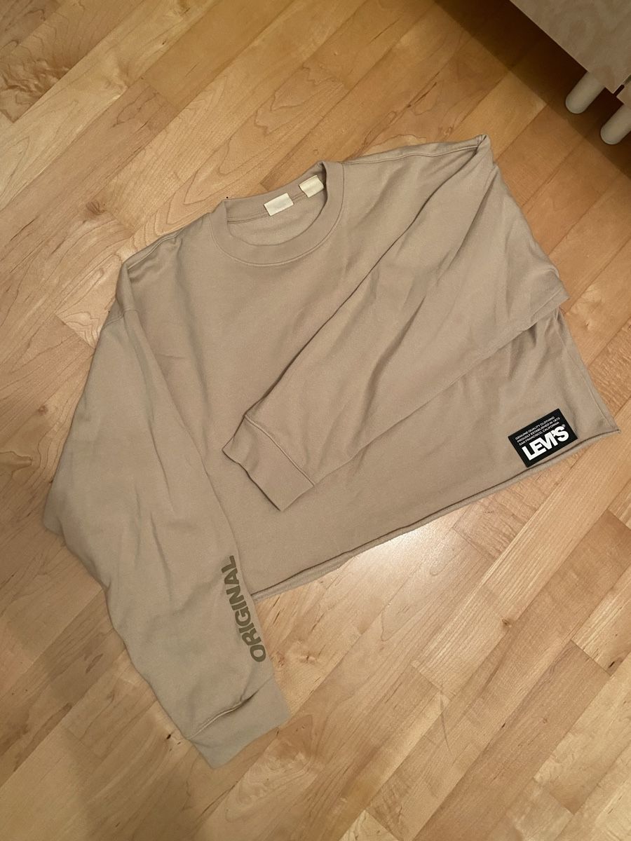 Levi's Pullover & Sweatshirts: Levi‘s Cropped Sweatshirt M – Gebraucht aus Cham von CorinneAR